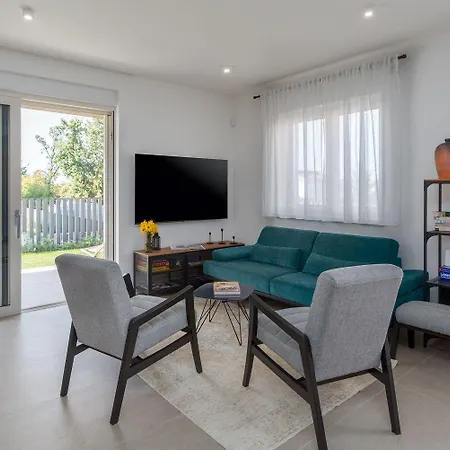 Luxusapartment Mit Moskitonetzen, Gutem Restaurant Ums Eck, Wifi, Liegen Apartman Porec