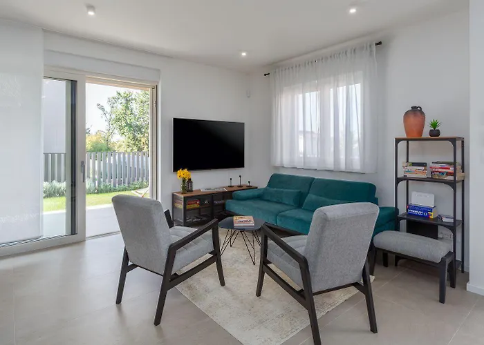 Luxusapartment Mit Moskitonetzen, Gutem Restaurant Ums Eck, Wifi, Liegen Apartman Porec