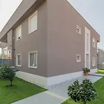 Luxusapartment Mit Moskitonetzen, Gutem Restaurant Ums Eck, Wifi, Liegen Διαμέρισμα