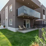 Διαμέρισμα Luxusapartment Mit Moskitonetzen, Gutem Restaurant Ums Eck, Wifi, Liegen