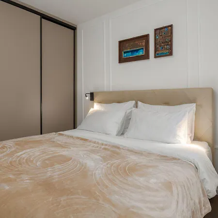 Luxusapartment Mit Moskitonetzen, Gutem Restaurant Ums Eck, Wifi, Liegen Apartamento