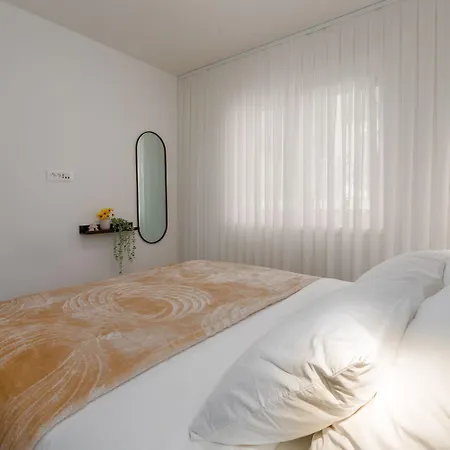 Luxusapartment Mit Moskitonetzen, Gutem Restaurant Ums Eck, Wifi, Liegen Διαμέρισμα