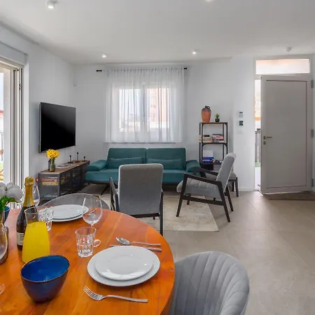 Luxusapartment Mit Moskitonetzen, Gutem Restaurant Ums Eck, Wifi, Liegen Daire *