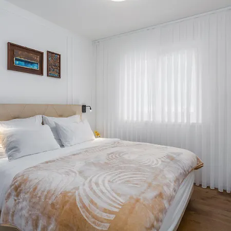 Luxusapartment Mit Moskitonetzen, Gutem Restaurant Ums Eck, Wifi, Liegen Daire *