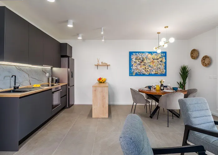 Luxusapartment Mit Moskitonetzen, Gutem Restaurant Ums Eck, Wifi, Liegen Apartment Porec